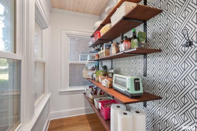 704 RIVER Drive, Bettendorf, IA 52722