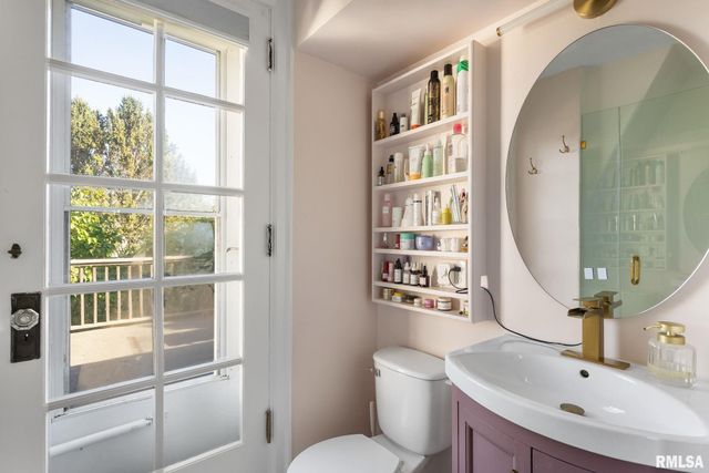 704 RIVER Drive, Bettendorf, IA 52722