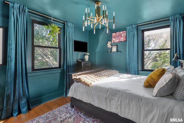 704 RIVER Drive, Bettendorf, IA 52722