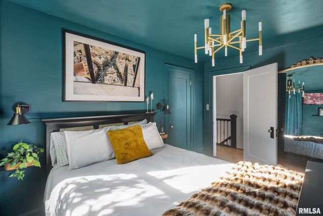 704 RIVER Drive, Bettendorf, IA 52722