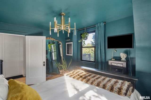 704 RIVER Drive, Bettendorf, IA 52722