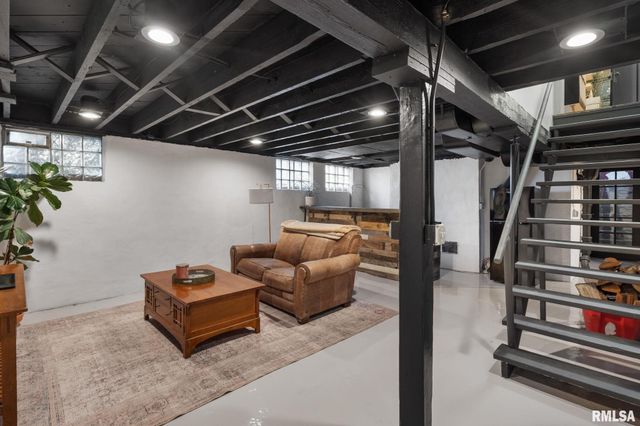 704 RIVER Drive, Bettendorf, IA 52722