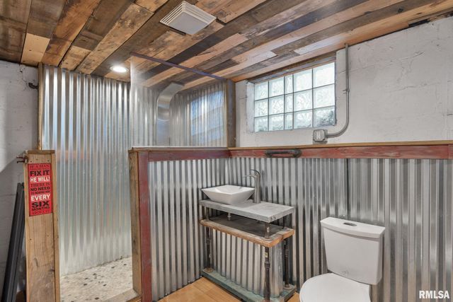 704 RIVER Drive, Bettendorf, IA 52722