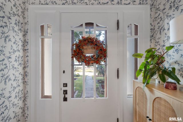 704 RIVER Drive, Bettendorf, IA 52722