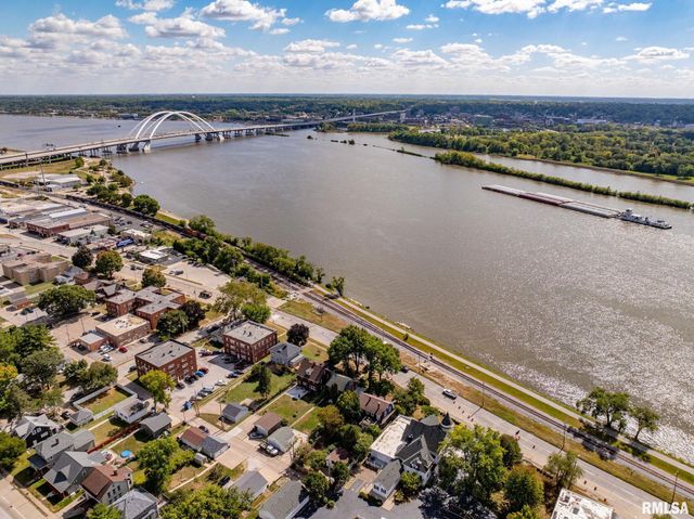 704 RIVER Drive, Bettendorf, IA 52722