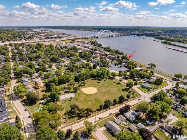 704 RIVER Drive, Bettendorf, IA 52722