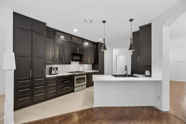 11901 NORTHUMBERLAND DRIVE, Tampa, FL 33626