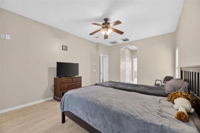 11901 NORTHUMBERLAND DRIVE, Tampa, FL 33626