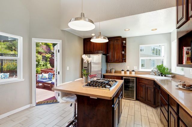 10353 Royal Oak Rd, Oakland, CA 94605