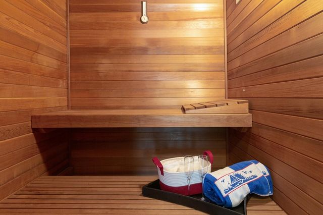 10353 Royal Oak Rd, Oakland, CA 94605