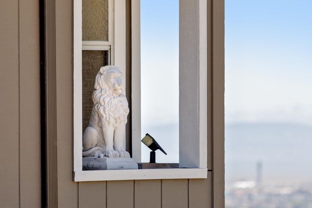 10353 Royal Oak Rd, Oakland, CA 94605