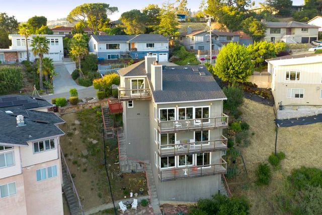 10353 Royal Oak Rd, Oakland, CA 94605