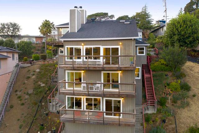 10353 Royal Oak Rd, Oakland, CA 94605