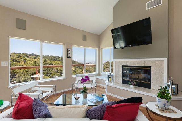 10353 Royal Oak Rd, Oakland, CA 94605