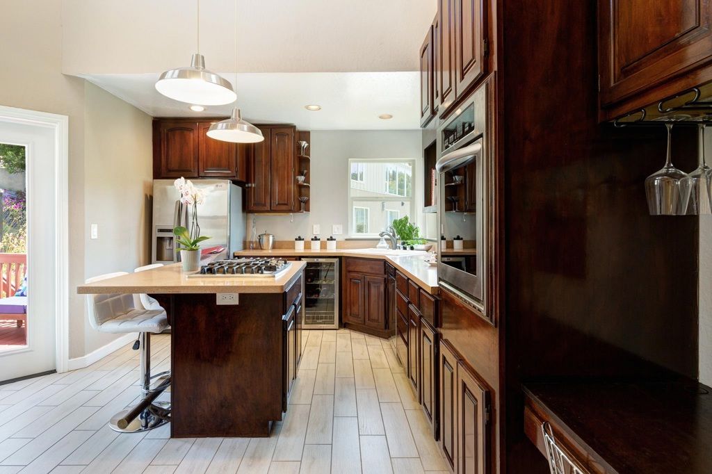 Image 17 of property listing at 10353 Royal Oak Rd, Oakland, CA 94605