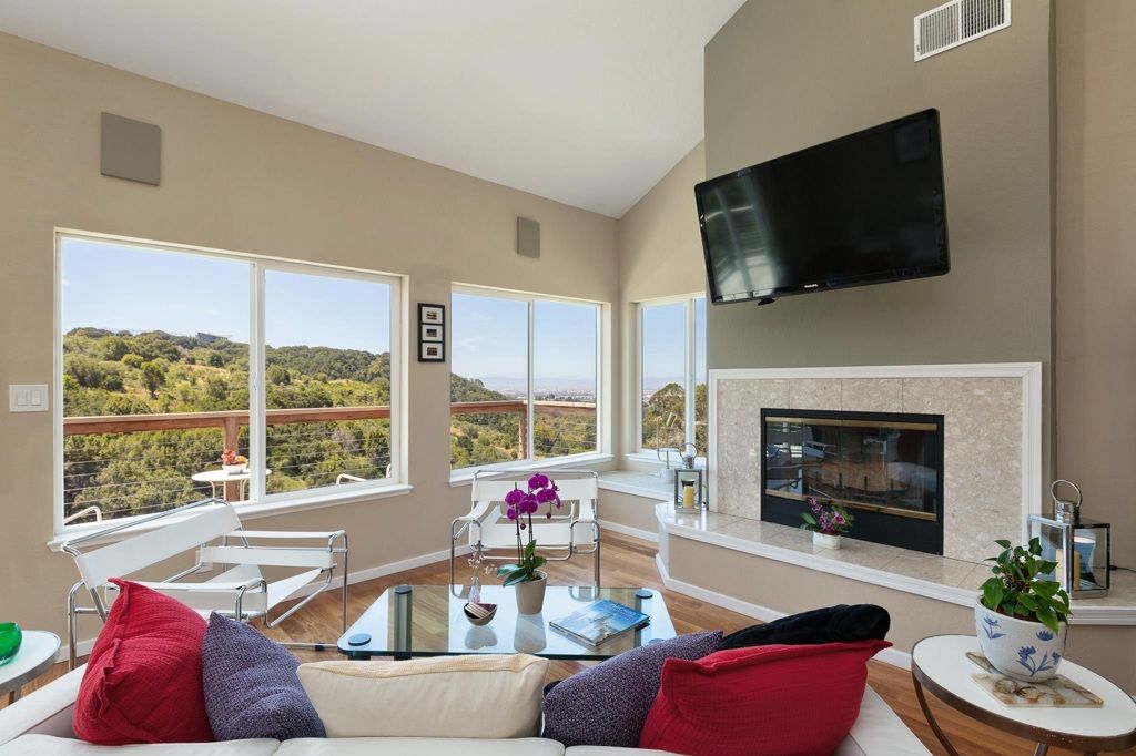 Image 9 of property listing at 10353 Royal Oak Rd, Oakland, CA 94605