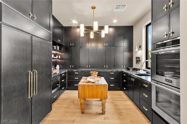8565 Stange Avenue, Las Vegas, NV 89129