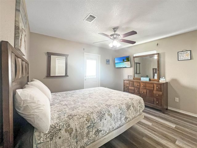 81 Santar Loop, Surfside Beach, TX 77541