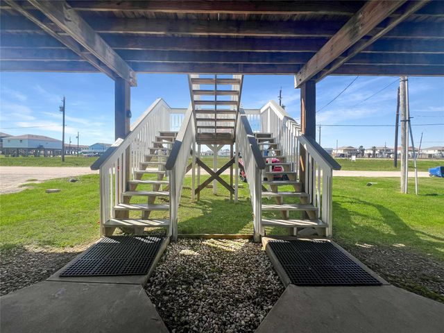 81 Santar Loop, Surfside Beach, TX 77541