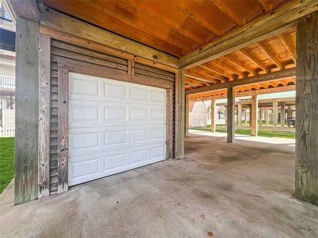 81 Santar Loop, Surfside Beach, TX 77541