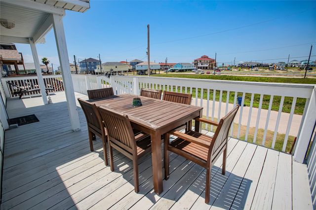 81 Santar Loop, Surfside Beach, TX 77541