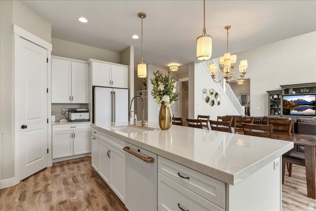 1692 W SPRING MEADOW LN, Farmington, UT 84025