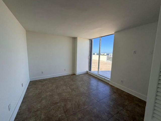 2000 NE 135th Street Ph, North Miami, FL 33181