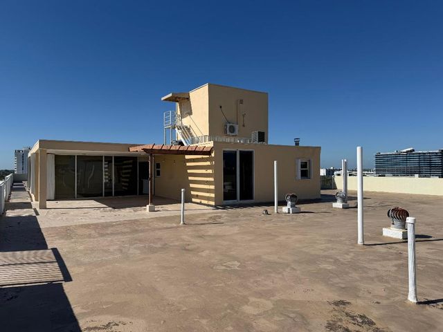 2000 NE 135th Street Ph, North Miami, FL 33181