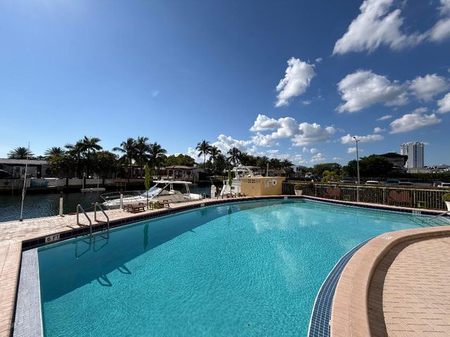 2000 NE 135th Street Ph, North Miami, FL 33181