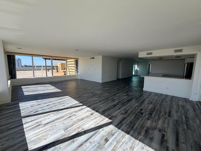 2000 NE 135th Street Ph, North Miami, FL 33181