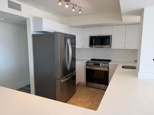 2000 NE 135th Street Ph, North Miami, FL 33181