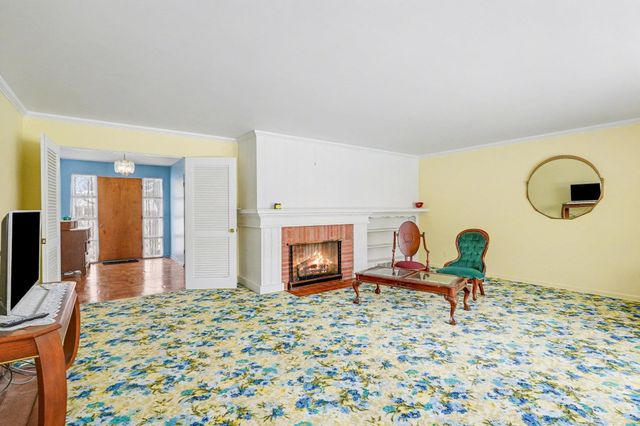 4738 Maplewood Drive, Bay City, MI 48706