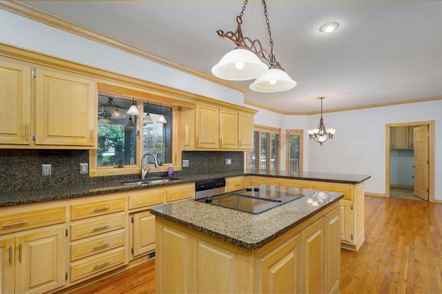 4963 S Glenhaven Avenue, Springfield, MO 65804