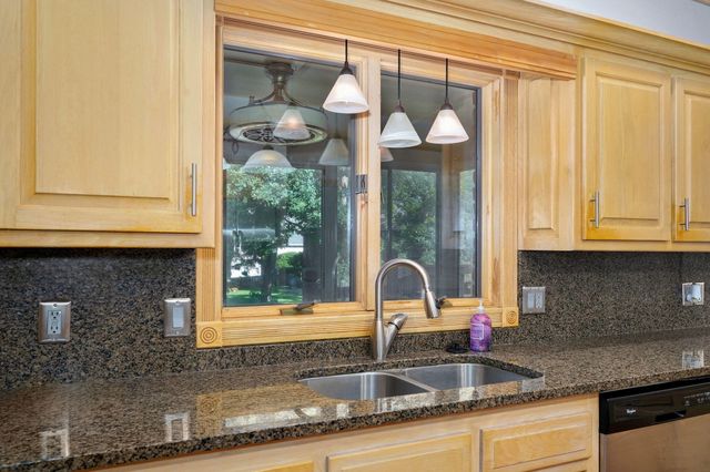 4963 S Glenhaven Avenue, Springfield, MO 65804