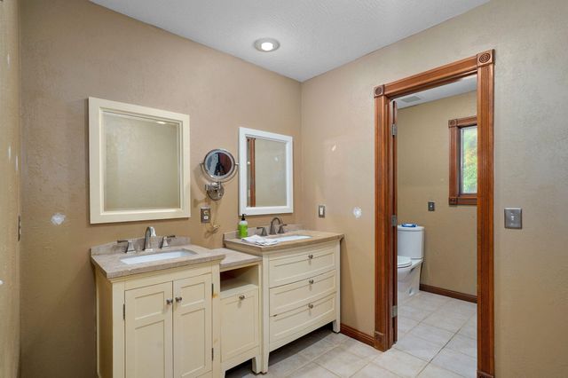 4963 S Glenhaven Avenue, Springfield, MO 65804