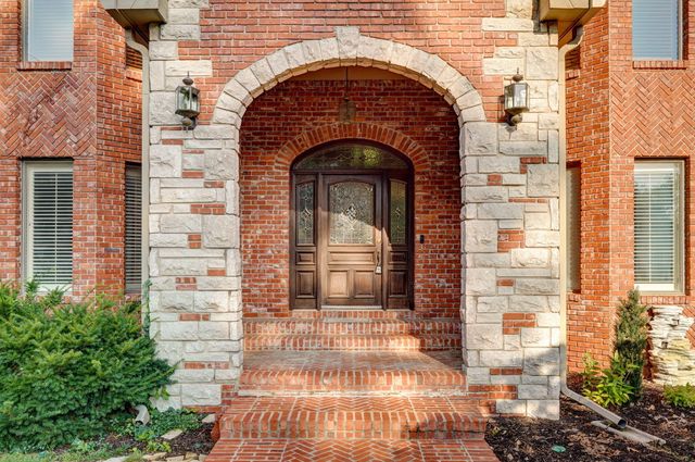 4963 S Glenhaven Avenue, Springfield, MO 65804