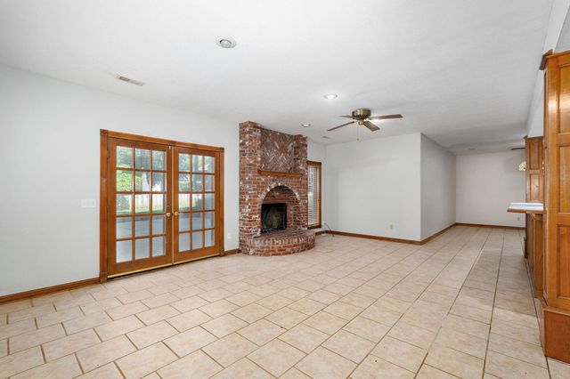 4963 S Glenhaven Avenue, Springfield, MO 65804