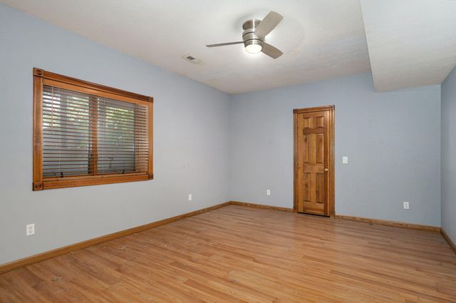 4963 S Glenhaven Avenue, Springfield, MO 65804