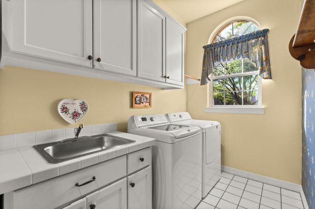 2717 Bartons Bluff LN, Austin, TX 78746