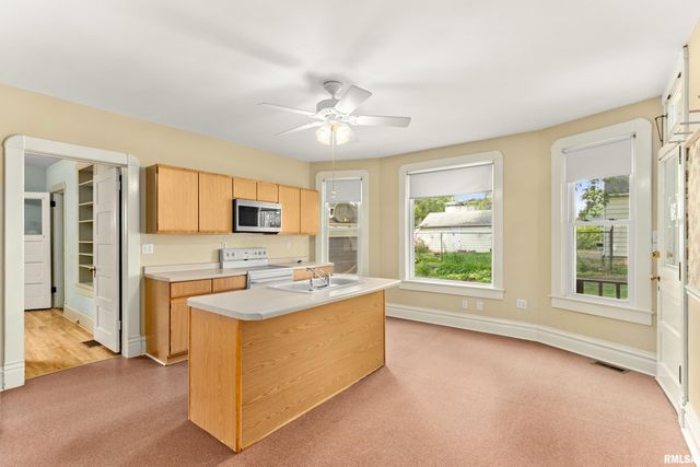 1309 MARKET Street, Pekin, IL 61554