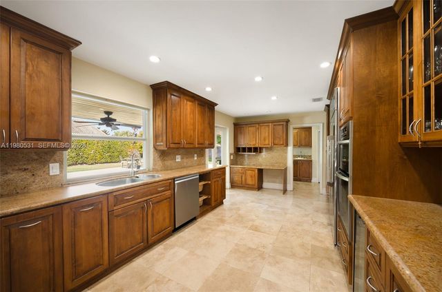 15700 SW 77th Ct, Palmetto Bay, FL 33157