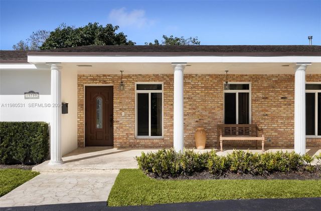 15700 SW 77th Ct, Palmetto Bay, FL 33157