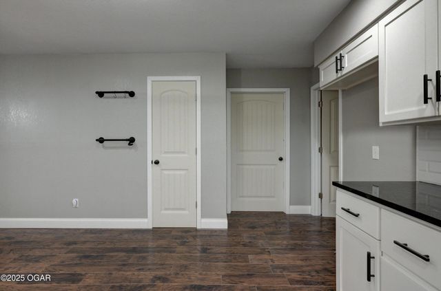 2208 Sunset Circle, Neosho, MO 64850