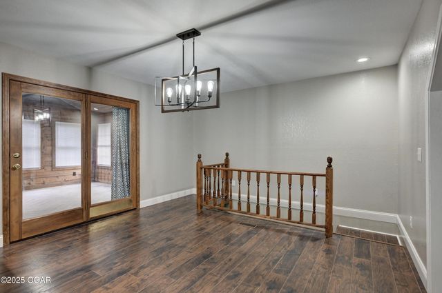 2208 Sunset Circle, Neosho, MO 64850