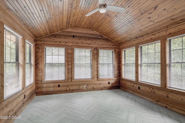 2208 Sunset Circle, Neosho, MO 64850