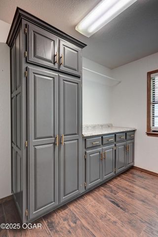 2208 Sunset Circle, Neosho, MO 64850