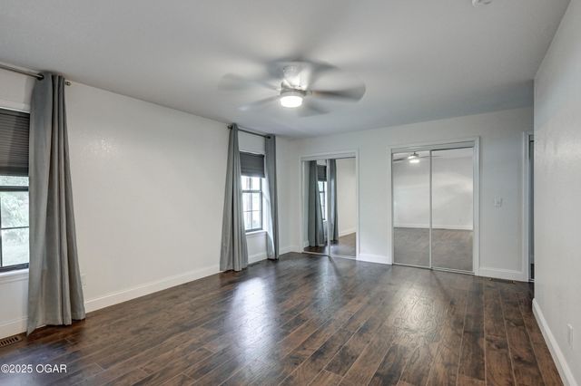 2208 Sunset Circle, Neosho, MO 64850