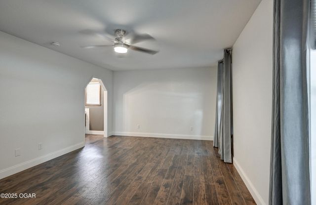 2208 Sunset Circle, Neosho, MO 64850