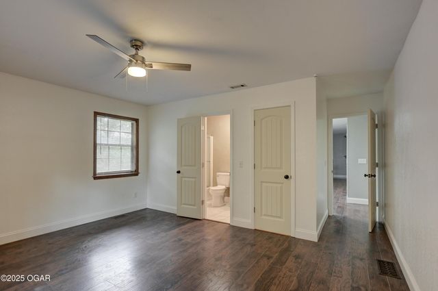 2208 Sunset Circle, Neosho, MO 64850