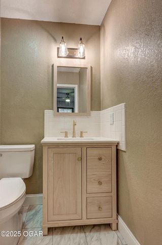 2208 Sunset Circle, Neosho, MO 64850